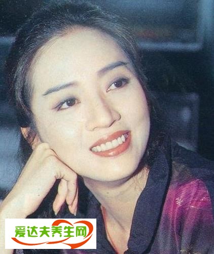 梅艷芳是怎么去世的 去世時(shí)梅艷芳僅40歲令人惋惜