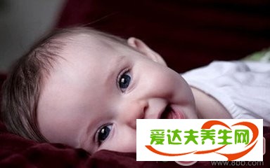 寶寶開(kāi)始長(zhǎng)牙時(shí)的心情說(shuō)說(shuō) 寶寶長(zhǎng)牙時(shí)開(kāi)心的說(shuō)說(shuō)朋友圈