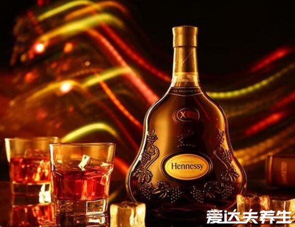 白蘭地是什么酒怎么喝，是水果發(fā)酵的高酒精度蒸餾酒容易入口