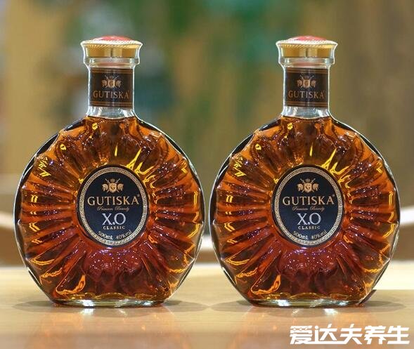 白蘭地是什么酒怎么喝，是水果發(fā)酵的高酒精度蒸餾酒容易入口