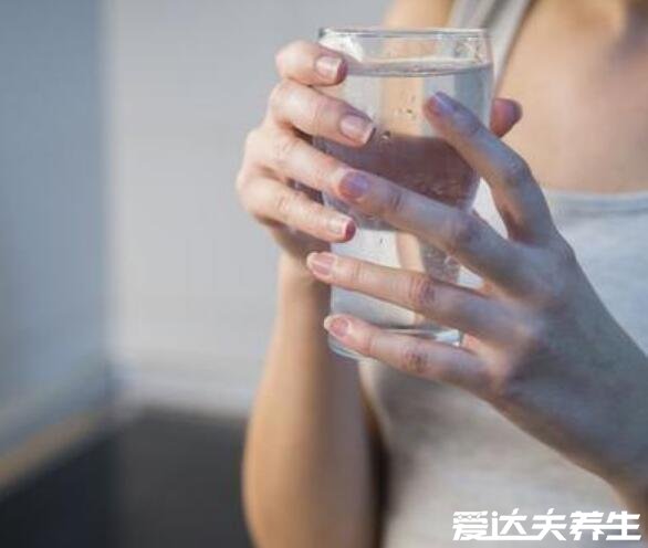 8杯水正確喝水時間表，合理安排喝水時間提神又減肥