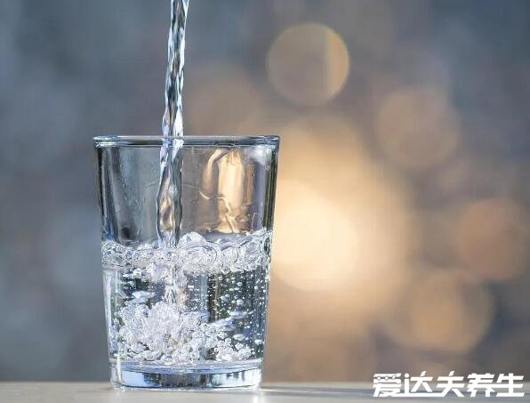 8杯水正確喝水時間表，合理安排喝水時間提神又減肥