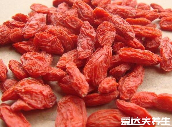 吃枸杞有什么好處，可以補(bǔ)腎益肝降三高非常適合中老年食用