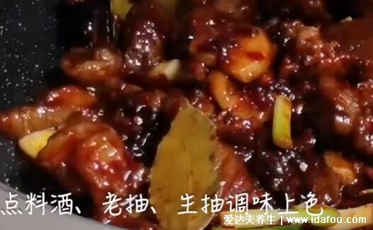 煮牛肉放什么調(diào)料，煮牛肉的正確做法(土豆燉牛肉視頻做法)