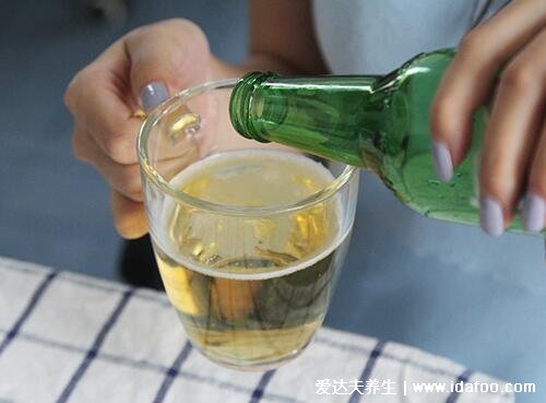 過期啤酒能喝嗎，不能喝危害身體健康小心中毒(但是也有用途)