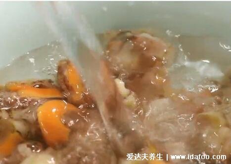 扇貝肉怎么做好吃，試試韭菜炒扇貝肉有視頻(附扇貝清洗方法)