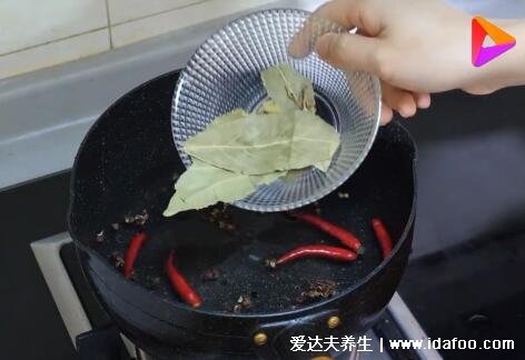 泡菜的制作方法，在家用卷心菜簡(jiǎn)單四步教你做出來(lái)(附視頻步驟)