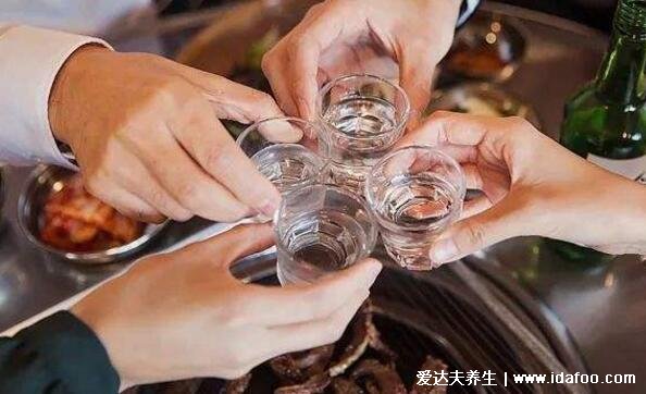 白酒不能和什么一起吃，注意頭孢配酒說走就走(食物相克大全)