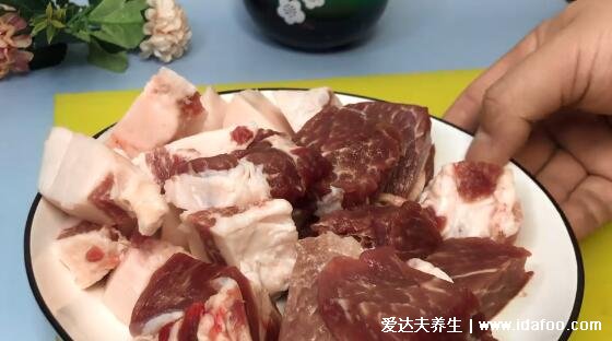 豬肉大蔥餃子餡怎么調(diào)好吃，在家直接調(diào)不用放料酒(附視頻做法) 