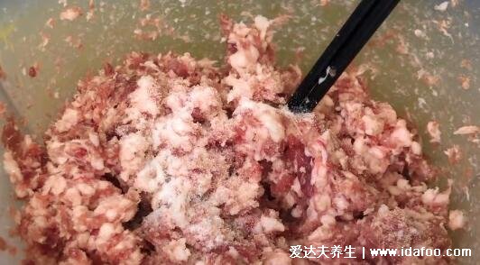 豬肉大蔥餃子餡怎么調(diào)好吃，在家直接調(diào)不用放料酒(附視頻做法) 