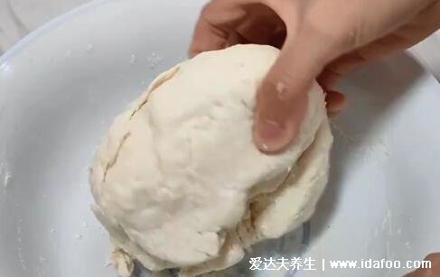 餃子皮怎么做才能又軟又筋道，面粉加鹽6個(gè)小技巧(新手也可以)  