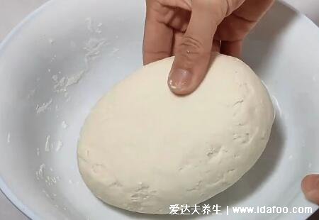 餃子皮怎么做才能又軟又筋道，面粉加鹽6個(gè)小技巧(新手也可以)  