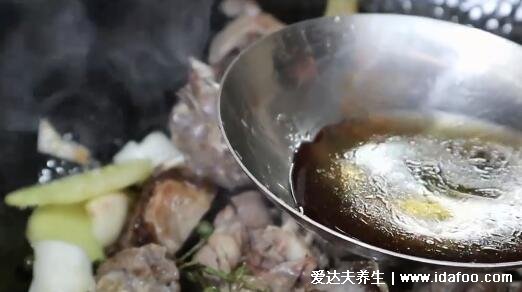 鵝肉怎么樣做比較好吃，全程小火煮紅燒鵝肉(6個步驟附視頻)