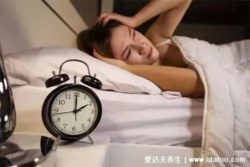 肝臟與睡眠關系密切，肝臟不好，睡覺會有5個異常表現(xiàn)